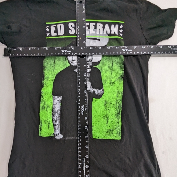 Ed Sheeran Concert Tee with Bold Graphic on Front Size Medium - Picture 8 of 8